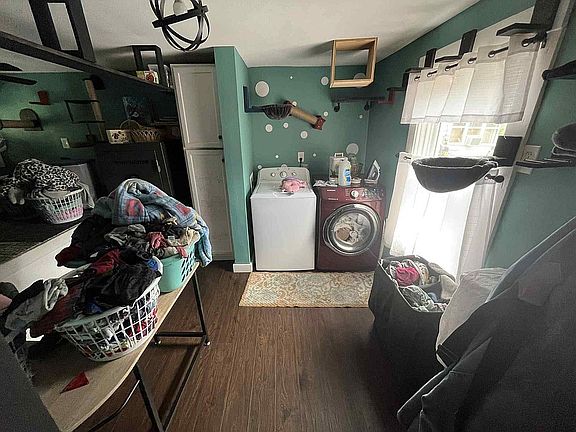 2nd image of 260 College St N