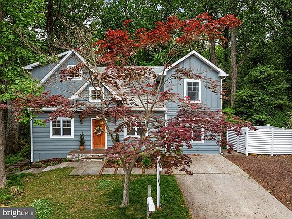 3rd image of 934 N Forest Trl