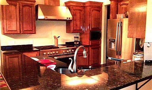 Big kitchen; awesome stove!