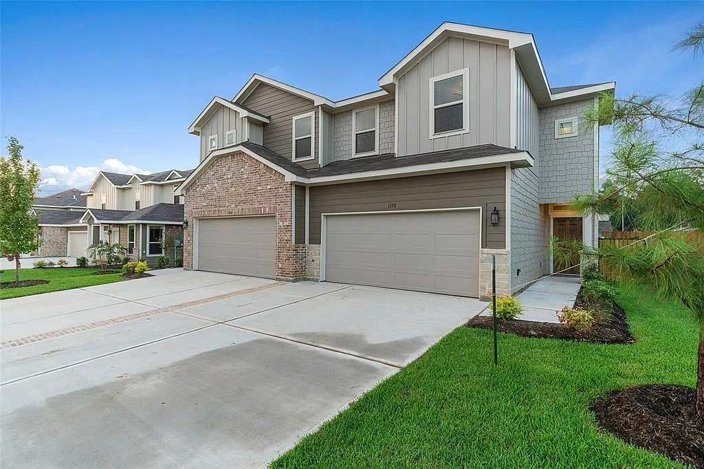 3 bed, 2.5 bath, 1663 sqft, $1,895 — Photo 1