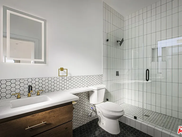 2651 1/2 Vineyard Ave #2651 — Photo 9