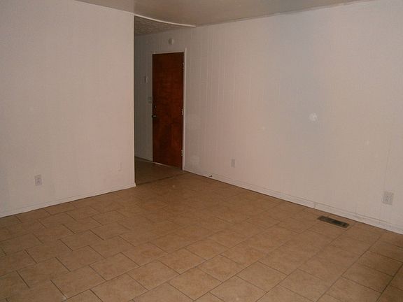 2nd image of 4730 Woodlake Dr