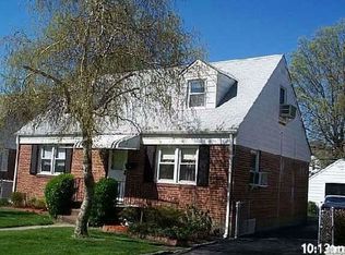 9 Park W, New Hyde Park, NY 11040