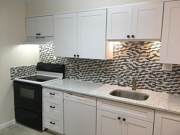 Kitchen - sink/disposal, dishwasher, stove/exhaust