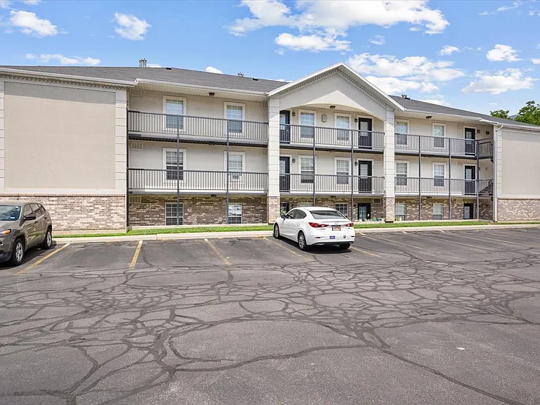 915 N 500 W #16 — Photo 3