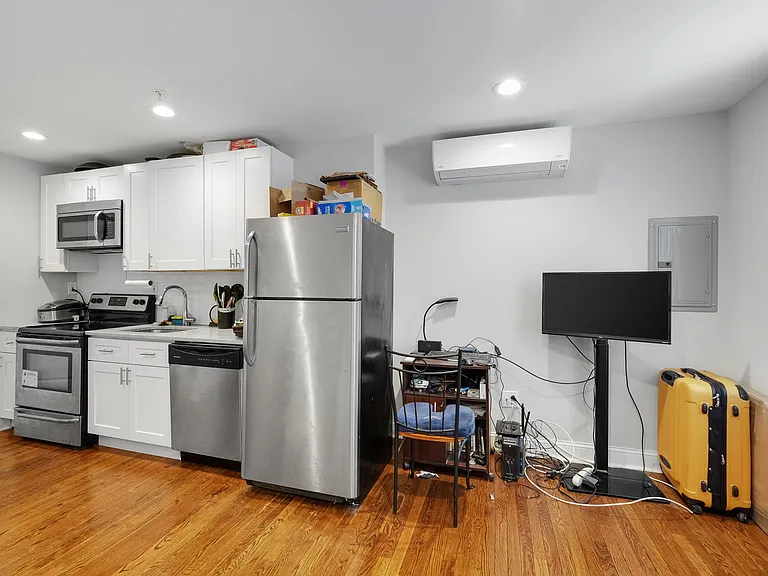 2032 Bainbridge St #3 — Photo 6