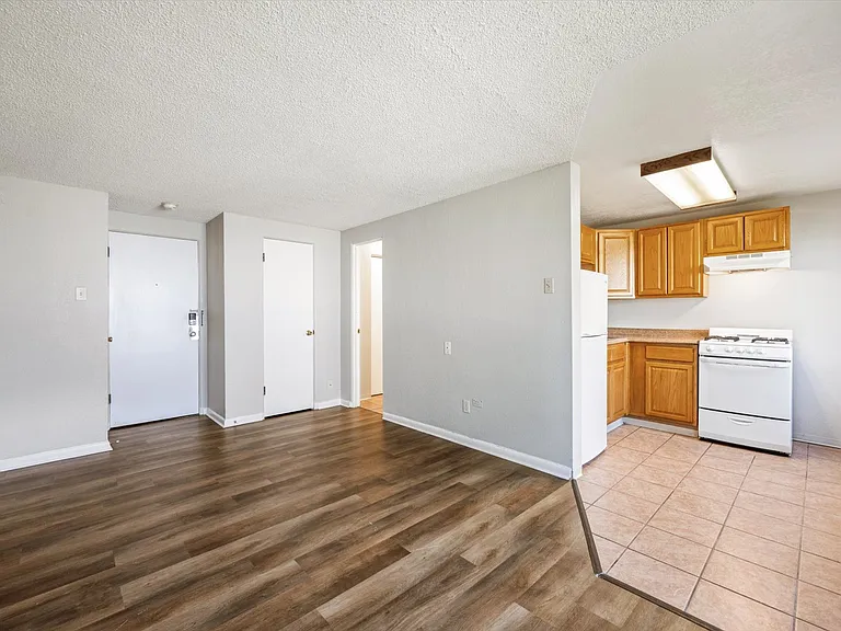Kimberly Apartments — Photo 21