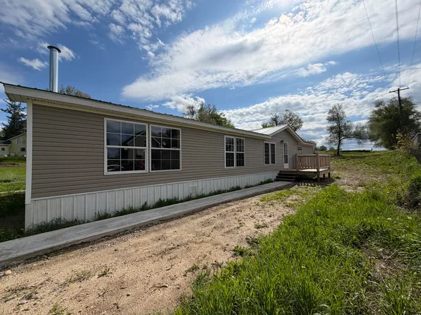 1040 Main Dr, Montgomery, MI 49255
