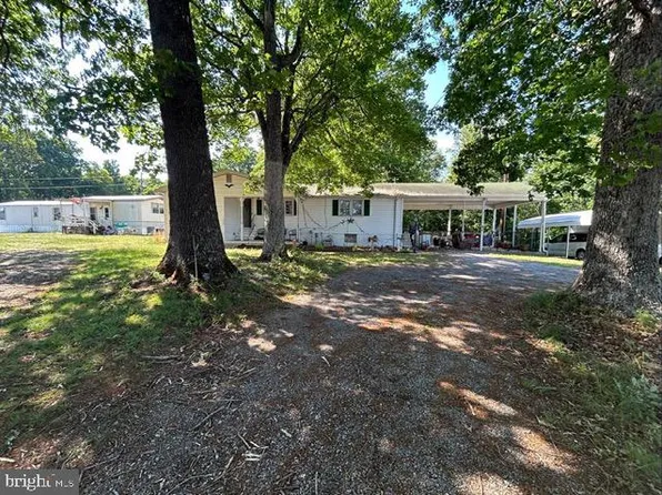 1056 Boyds Ln, Moneta, VA 24121