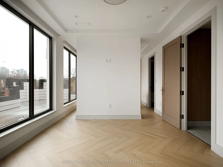 32 Rowanwood Ave #4 — Photo 25