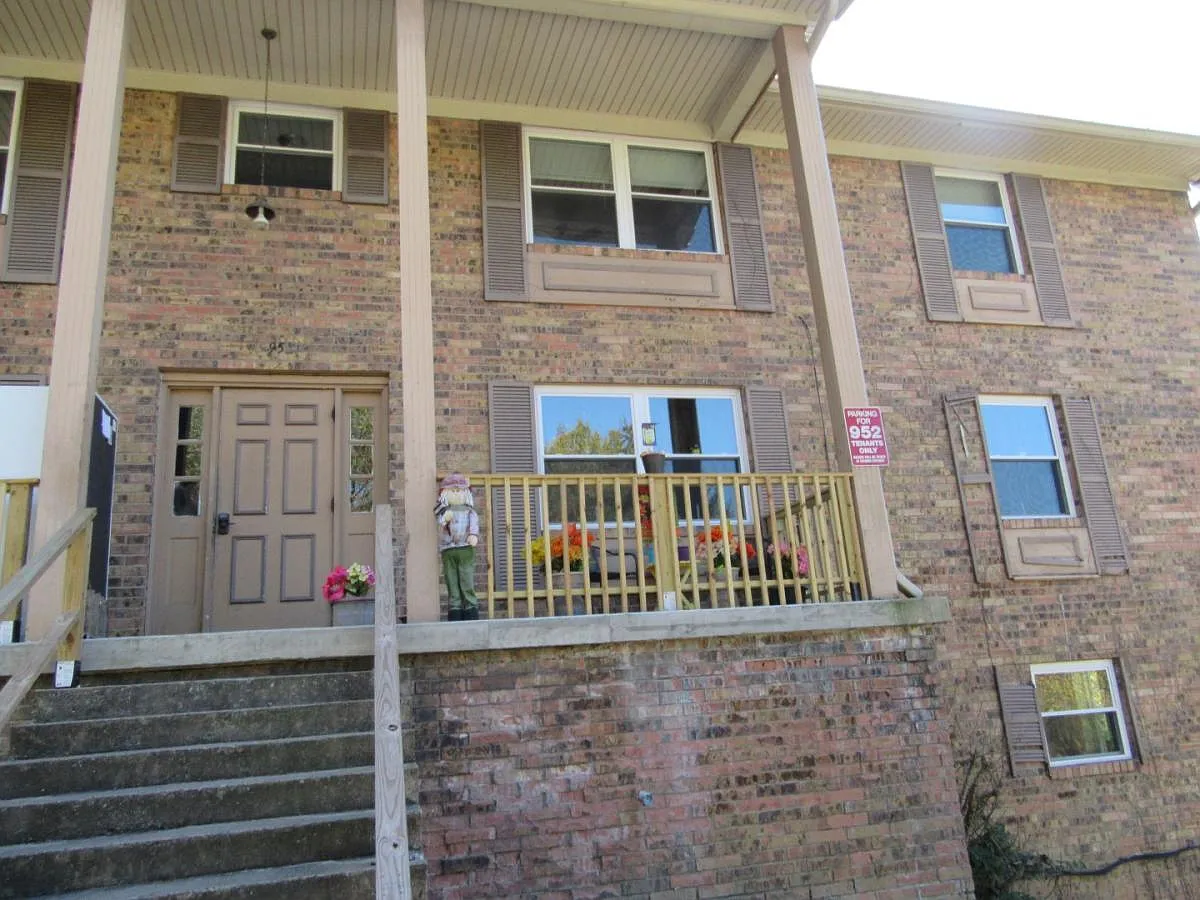 2 bed, $975 — Photo 1