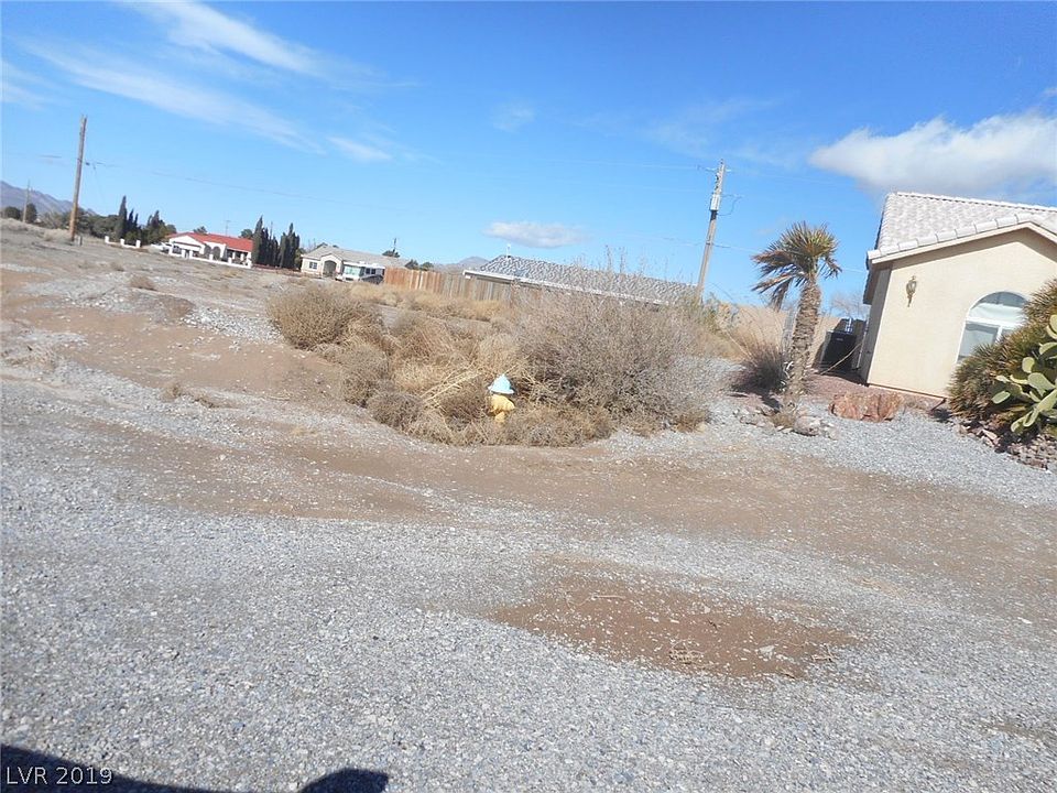 2nd image of 940 E Enchanted Mesa St