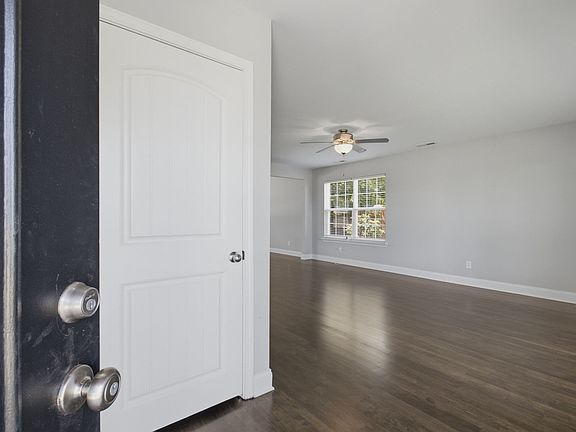 5th image of 121 Pledge Ct