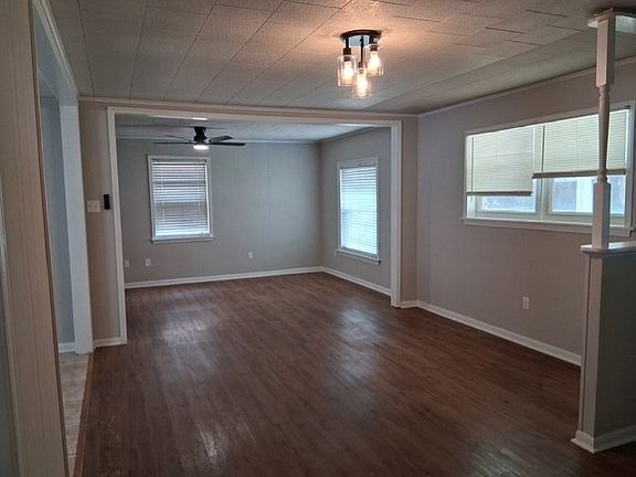 2nd image of 24 Daffodil Ln