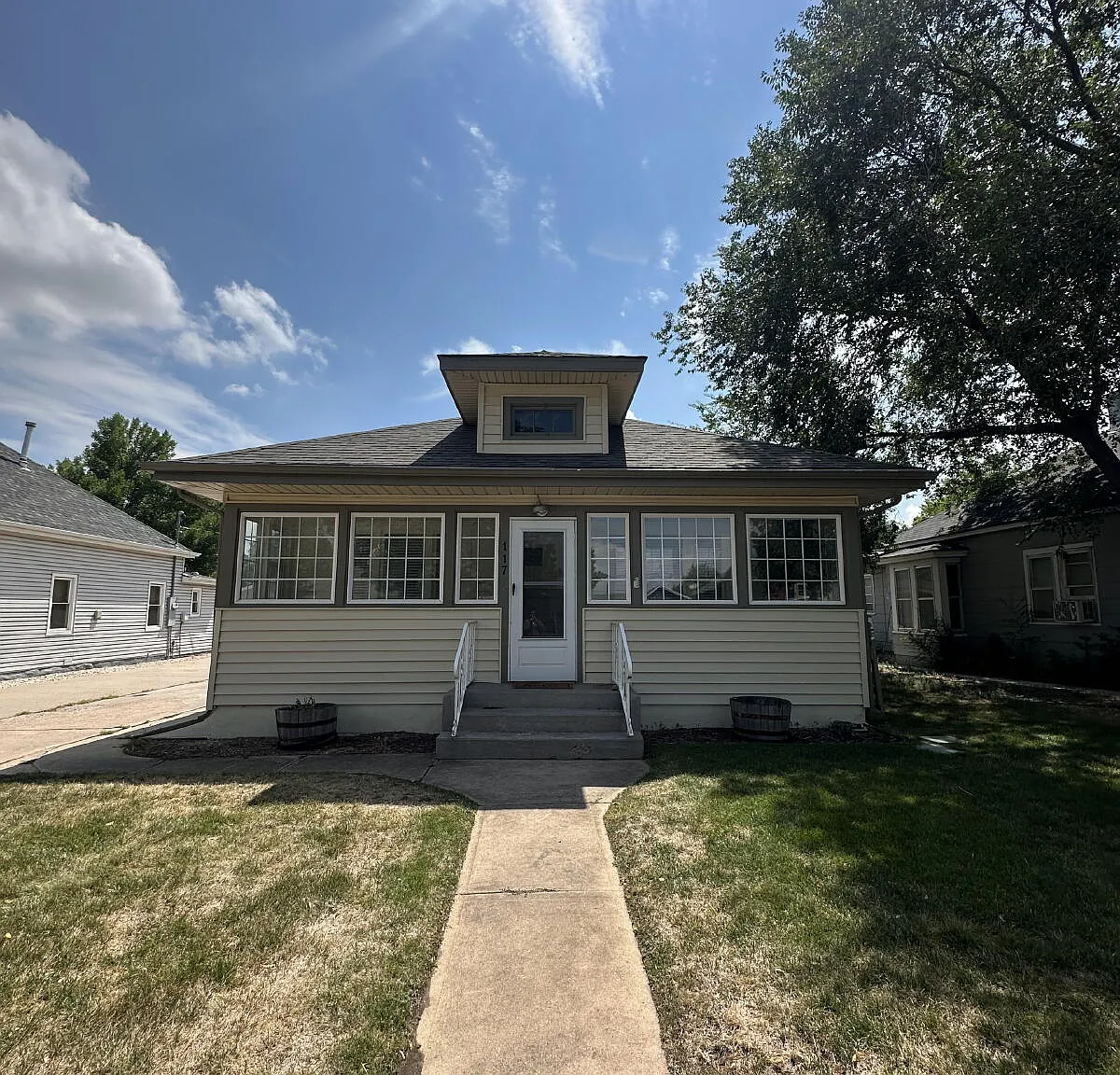 2 bed, 1.0 bath, 945 sqft, $2,050 — Photo 1