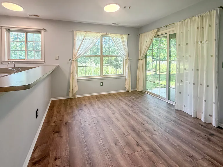 2820 Barclay Way — Photo 4
