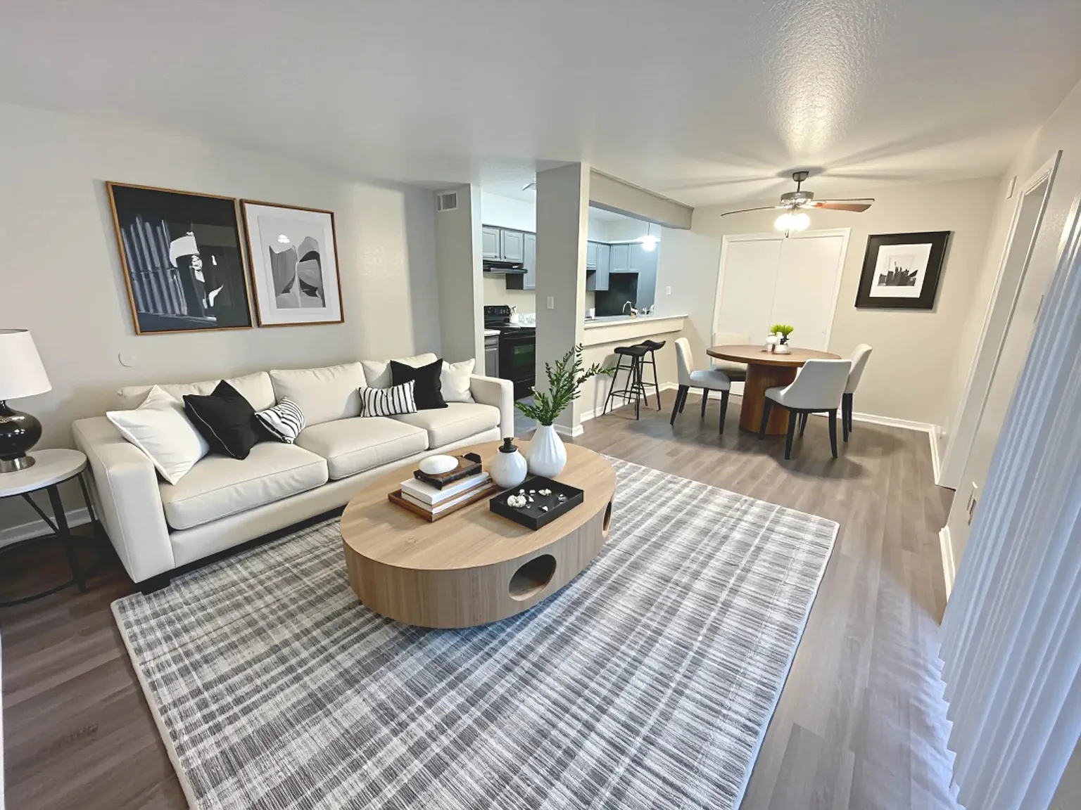 Seasons Apartments — Photo 4
