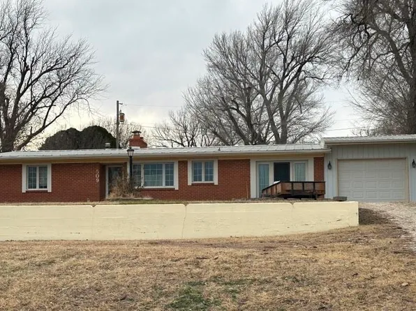 609 N Cedar St, Medicine Lodge, KS 67104