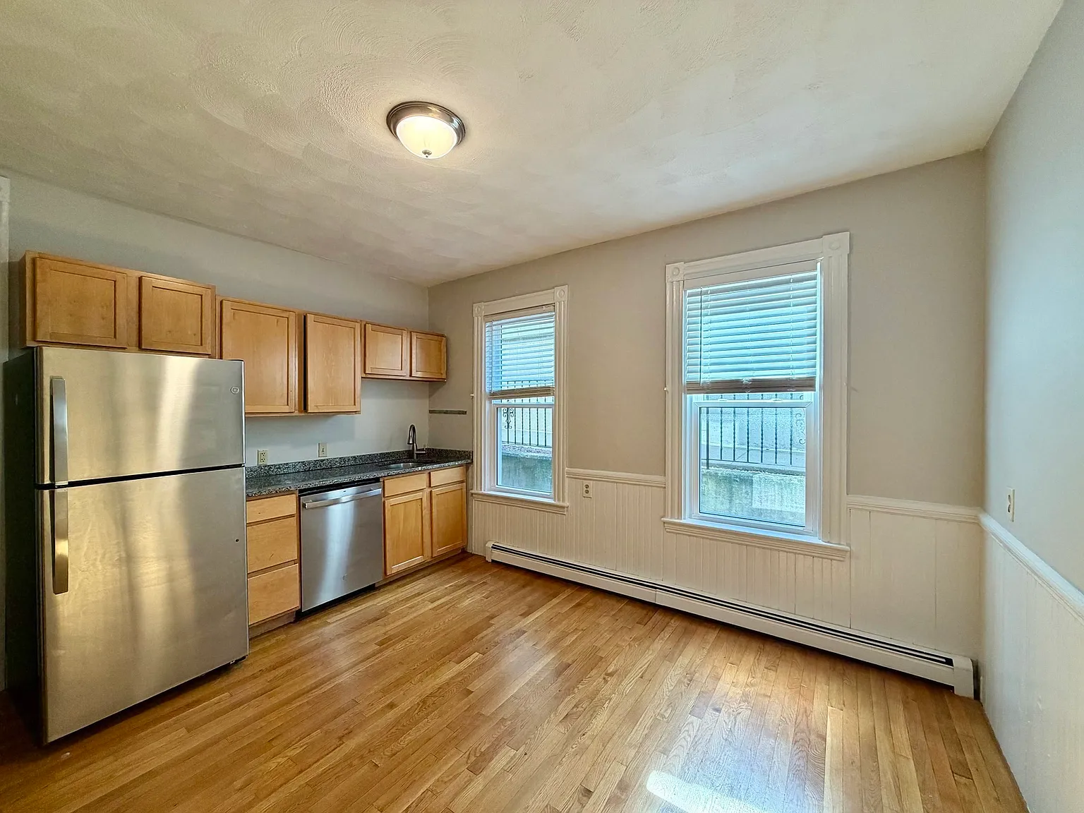 2 bed, 1.0 bath, 1100 sqft, $3,600 — Photo 3