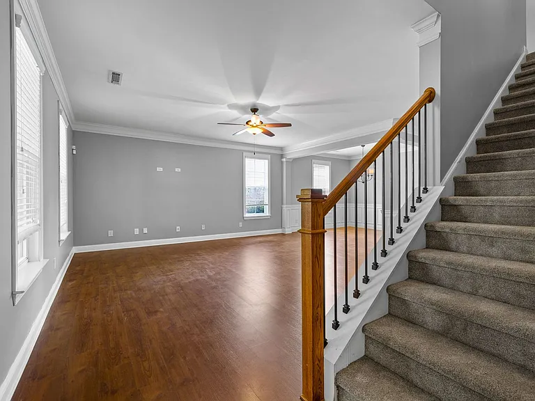 175 Colonial Ct — Photo 15