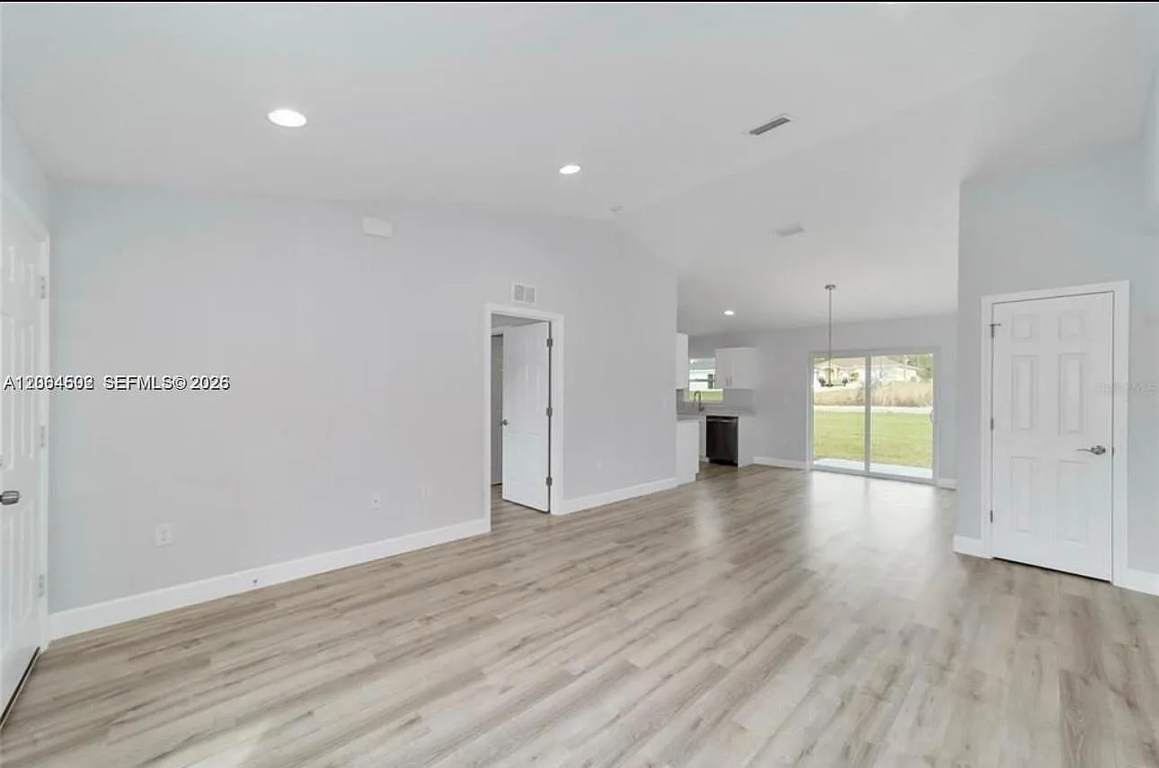 3 bed, 2.0 bath, $1,800 — Photo 3