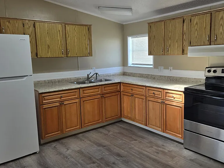 910 W Maxanna Blvd — Photo 20