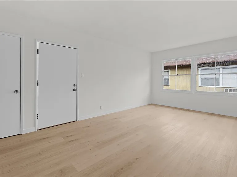 6242 Beck Ave #5 — Photo 3