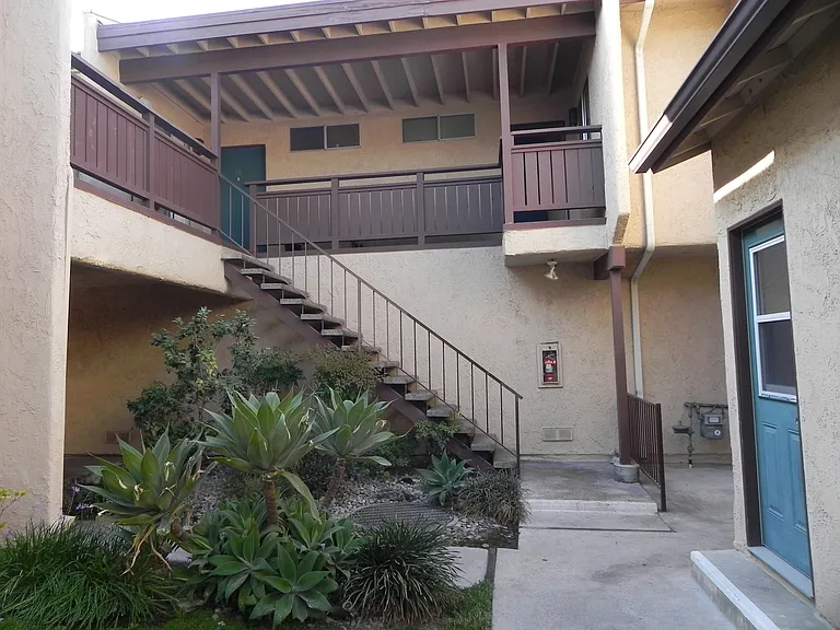 Chapman Villas Apartments — Photo 30