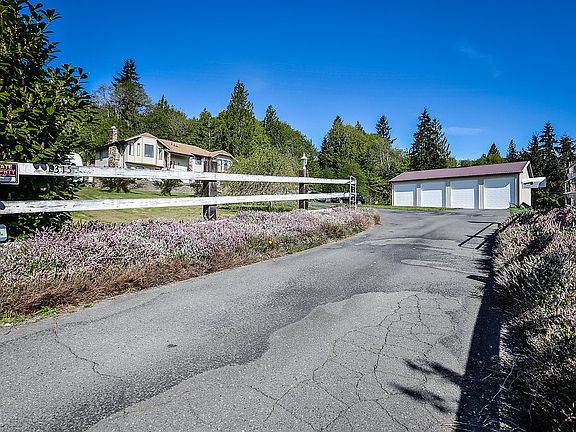2nd image of 1315 SE Lakeway Blvd