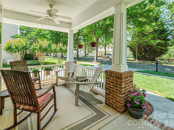4th image of 1005 Feather Oak Ln