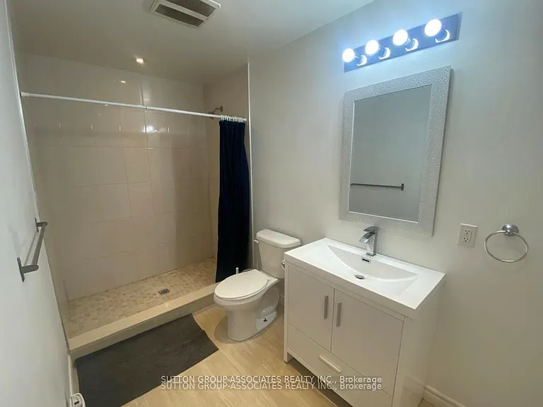 125 Walmer Rd #LOWER — Photo 6