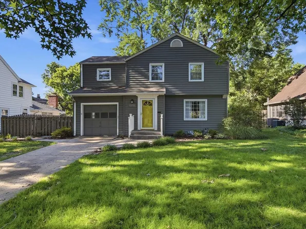 3113 SW Canterbury Ln, Topeka, KS 66604