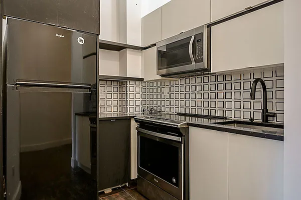 Rented by Pear NYC LLC | media 13