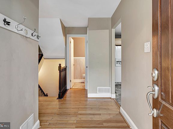 5th image of 19 Cartier Ct