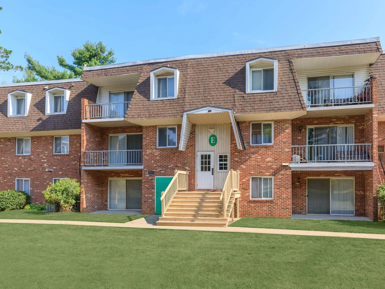 Dover Estates Apartments — Photo 1
