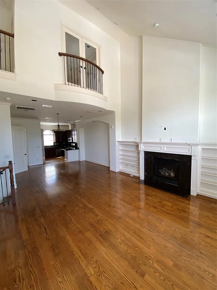 Building Photo - 6353 Richmond Ave #124