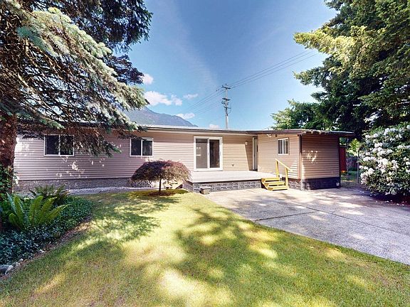 3rd image of 1830 Mamquam Rd #91