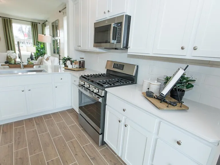2279 N Hartford Dr — Photo 3