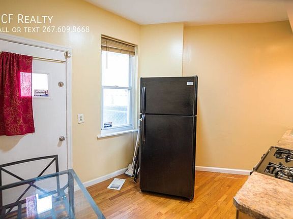 5th image of 2500 E Oakdale St