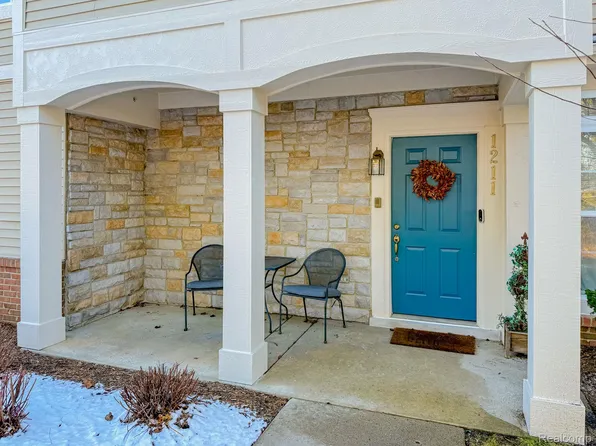 1211 Addington Dr #7, Walled Lake, MI 48390