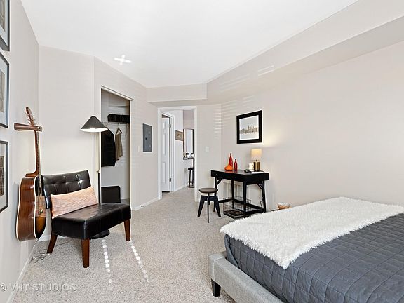 5th image of 1617 Westminster Dr APT 110