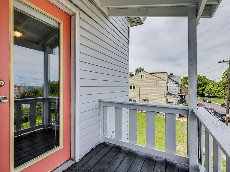 Great building with off street parking, views of the city, laundry on site! — Photo 12