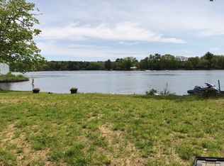 18 Cedar Lake Dr, Sturbridge, MA 01566