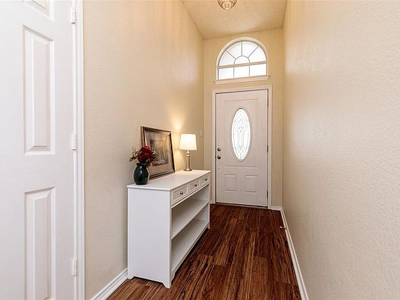 4th image of 1012 Kingsley Dr