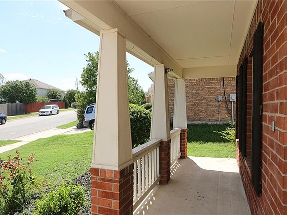 3rd image of 632 Bay Laurel Ln