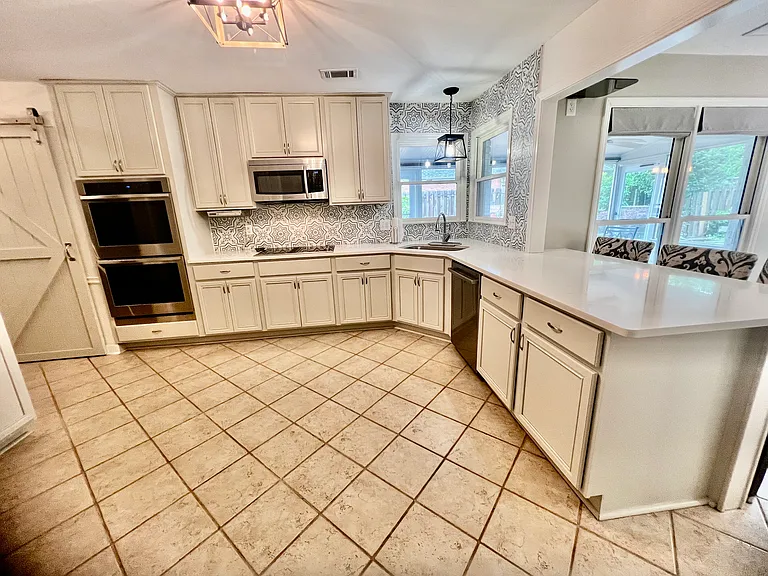 205 Kinderhill Ct — Photo 8