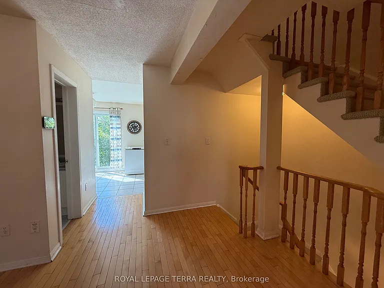 80 Acorn Pl #16 — Photo 27
