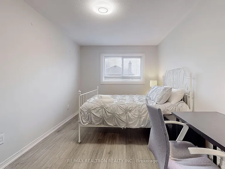 8 Estoril St #UPPER — Photo 21
