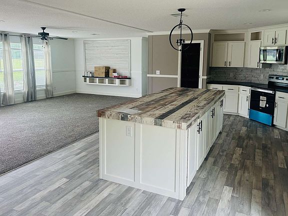3rd image of 684 NW Indian Ridge Dr