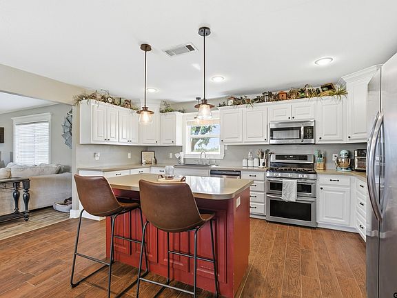 5th image of 1742 SW Country Rd #3055